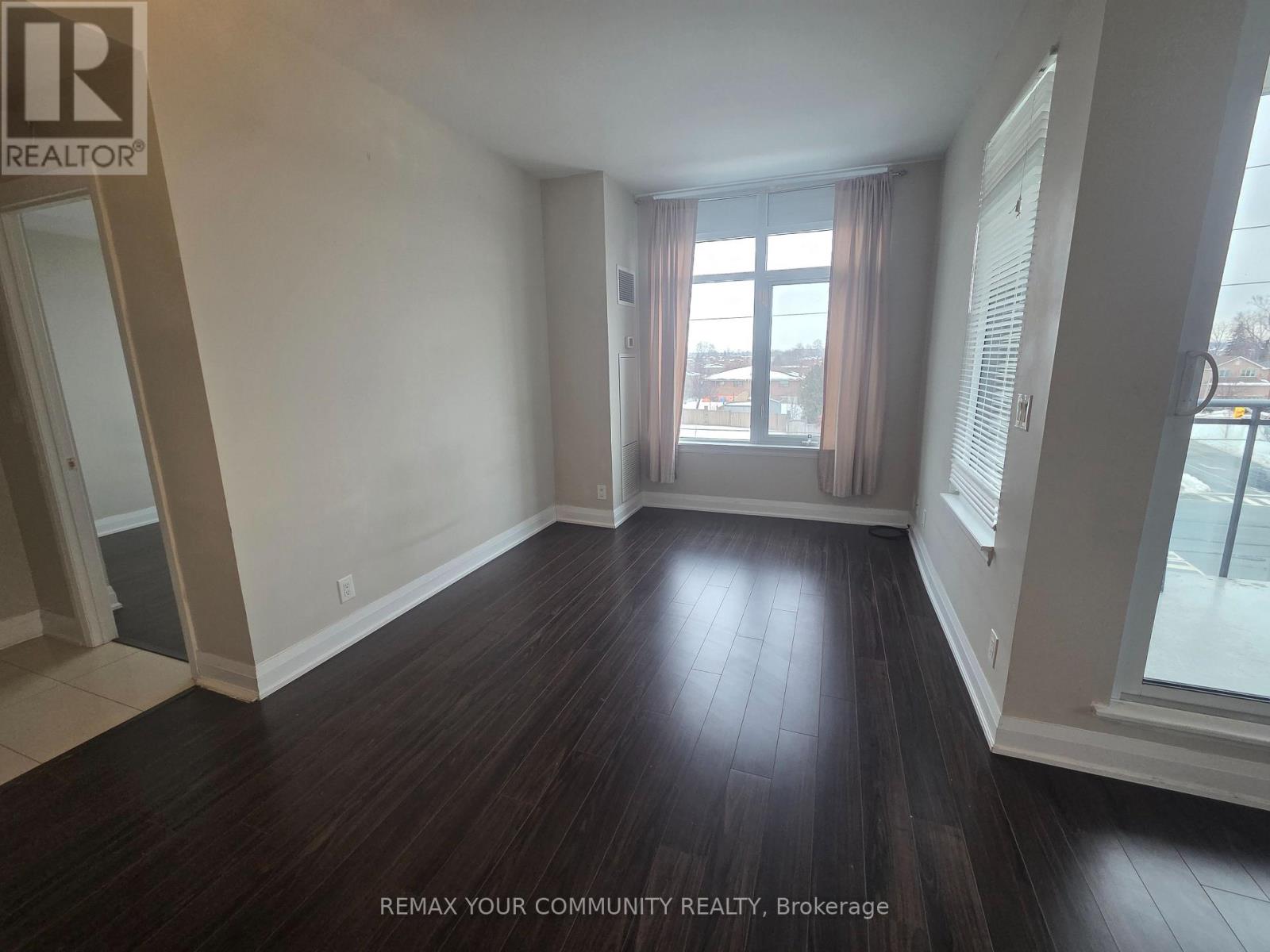 318 - 12 Woodstream Boulevard, Vaughan, Ontario  L4L 8C3 - Photo 7 - N12855872