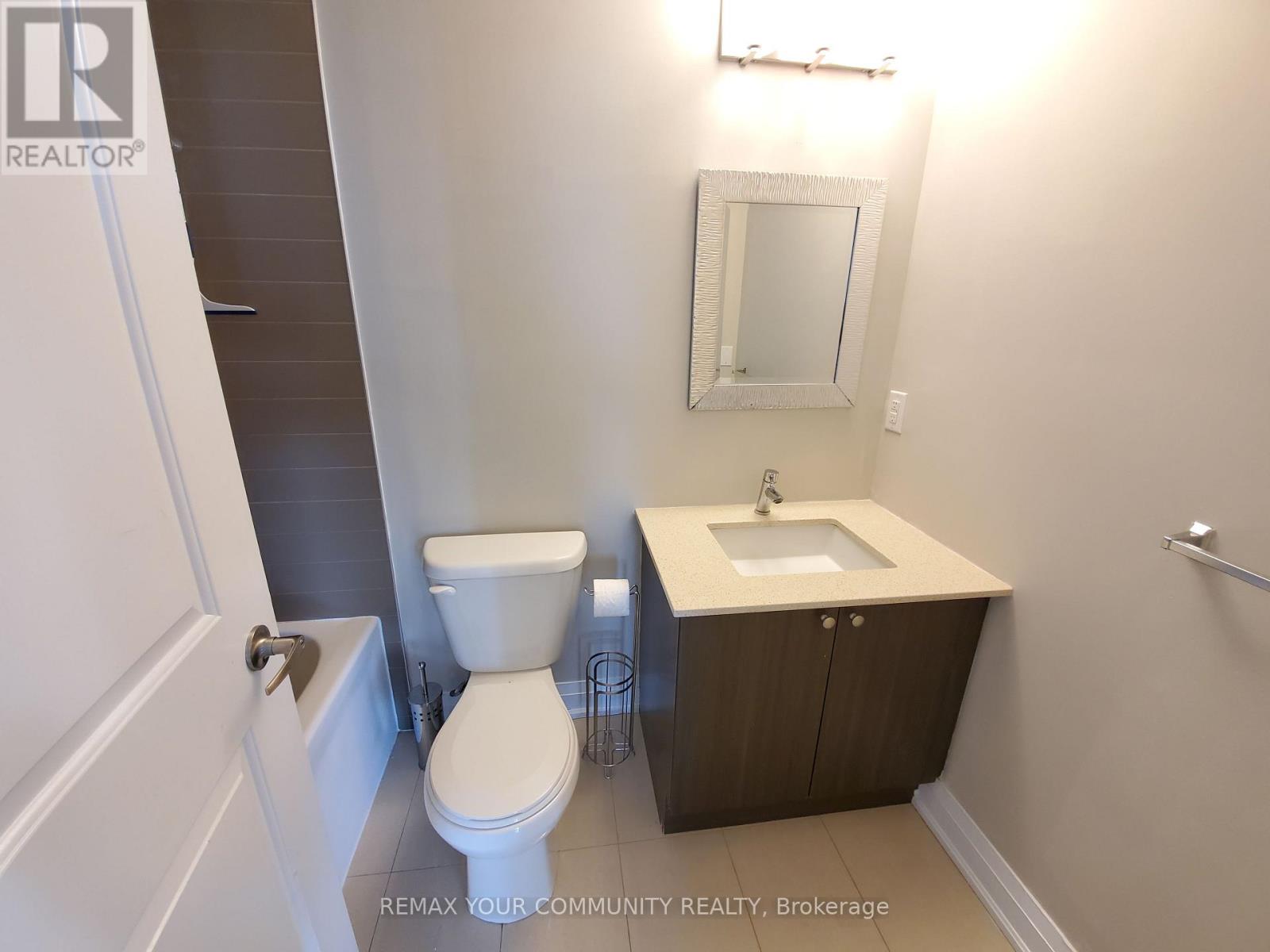 318 - 12 Woodstream Boulevard, Vaughan, Ontario  L4L 8C3 - Photo 9 - N12855872