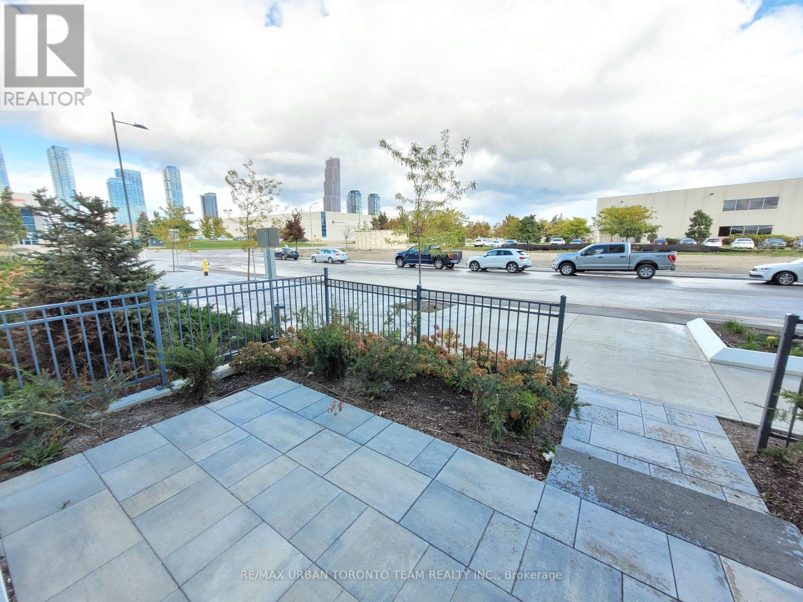 106 - 60 Honeycrisp Crescent, Vaughan (Vaughan Corporate Centre), Ontario  L4K 5Z8 - Photo 2 - N12855882