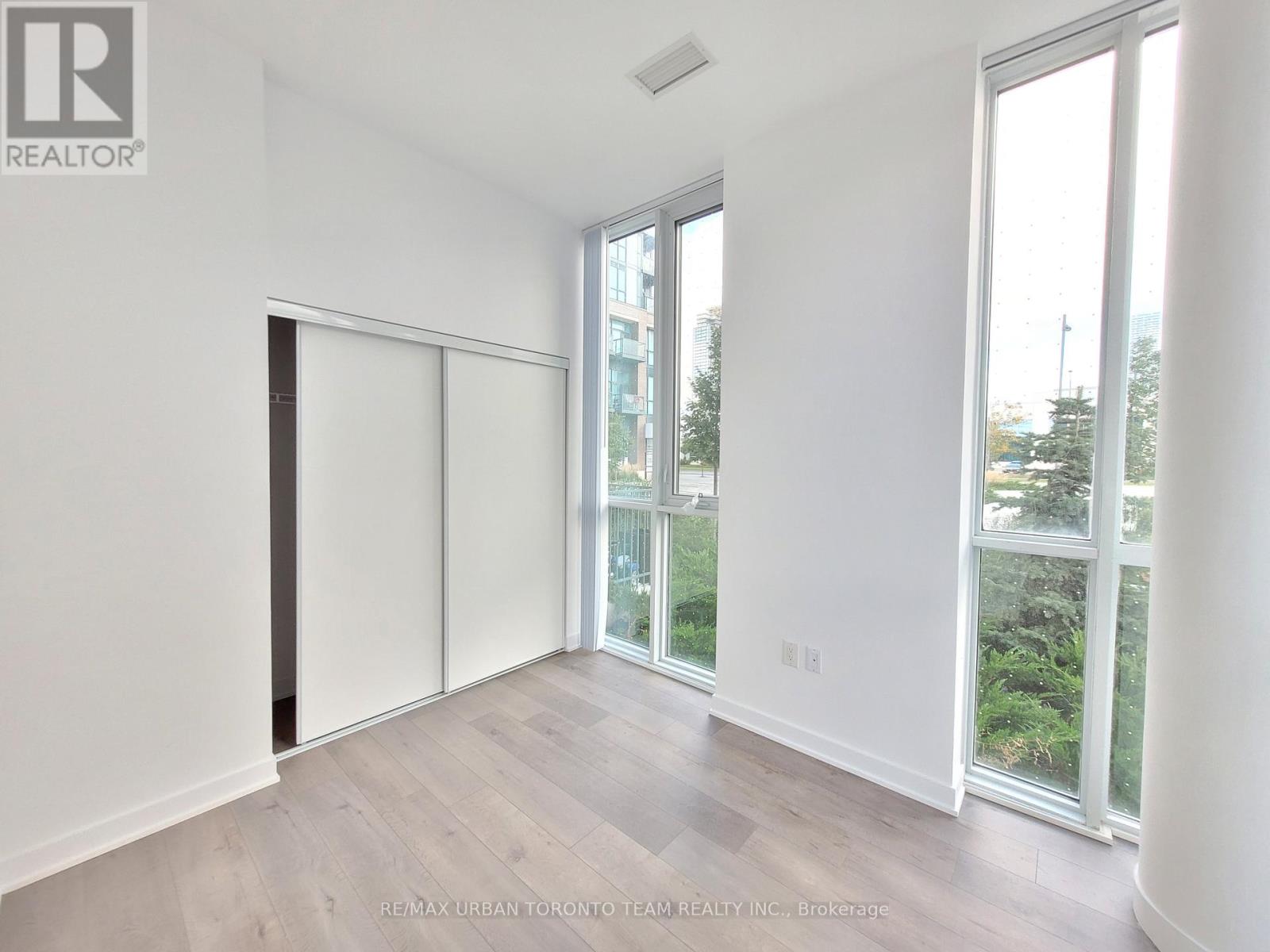 106 - 60 Honeycrisp Crescent, Vaughan (Vaughan Corporate Centre), Ontario  L4K 5Z8 - Photo 8 - N12855882