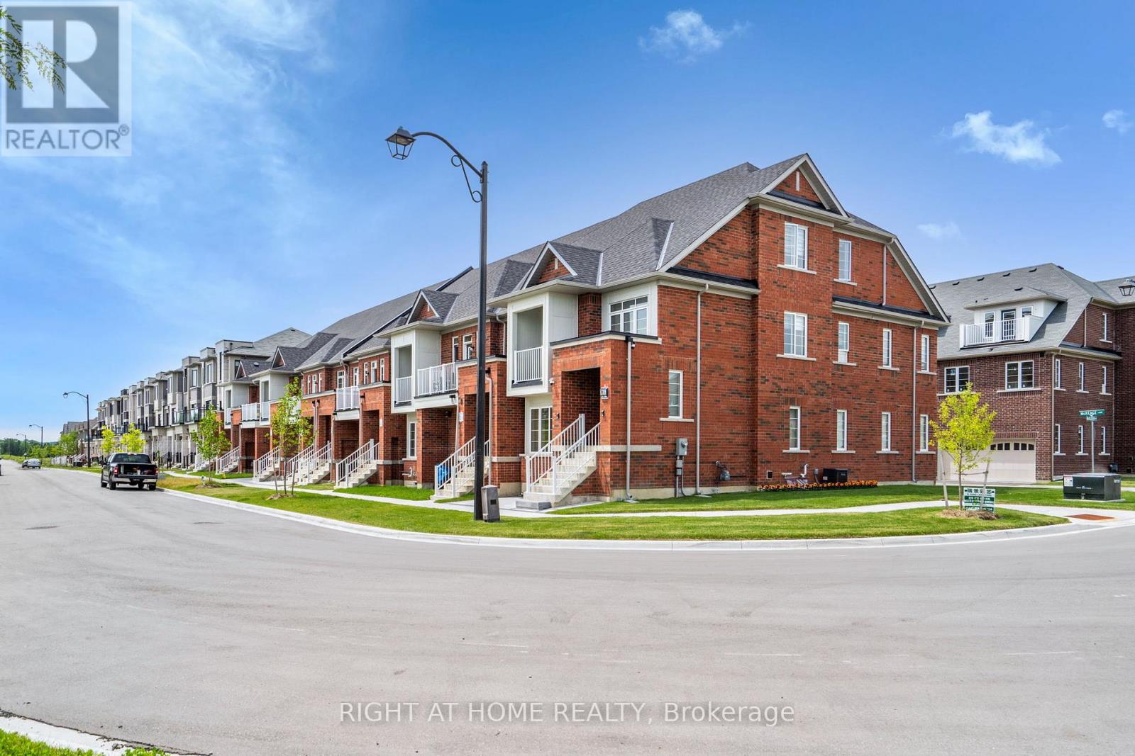 10 Mcalister Avenue, Richmond Hill, Ontario  L4S 0L3 - Photo 2 - N12855914