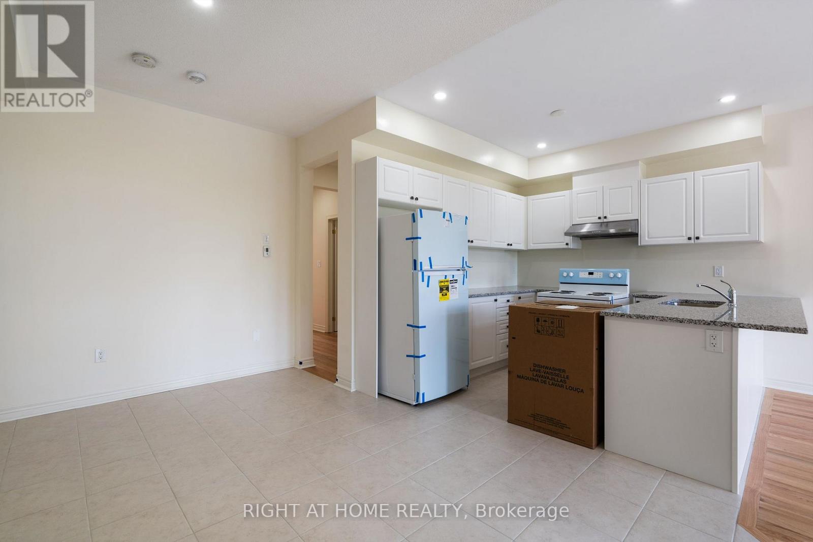 10 Mcalister Avenue, Richmond Hill, Ontario  L4S 0L3 - Photo 9 - N12855914