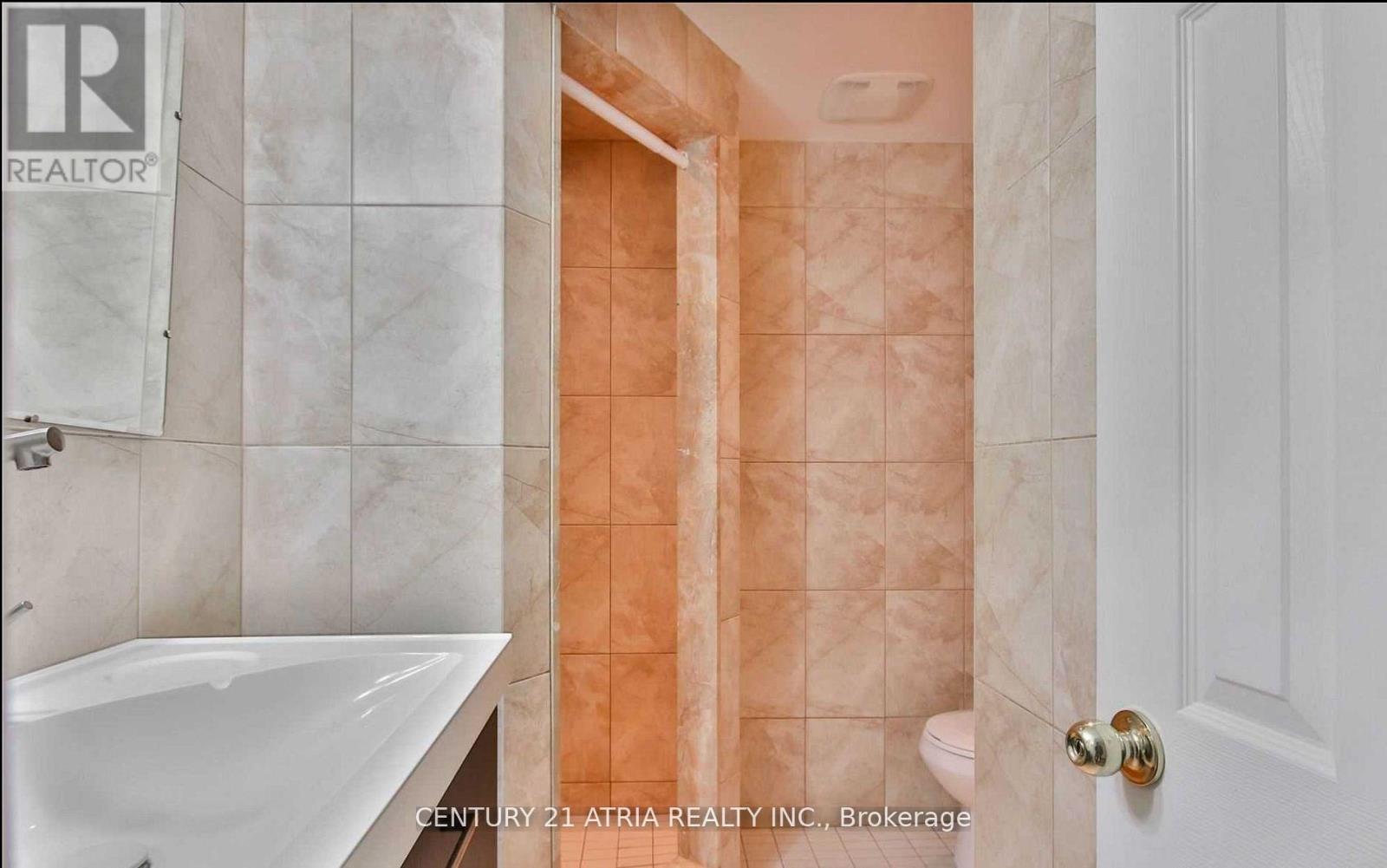 243 Harrygan Crescent, Richmond Hill, Ontario  L4C 4J2 - Photo 16 - N12855952