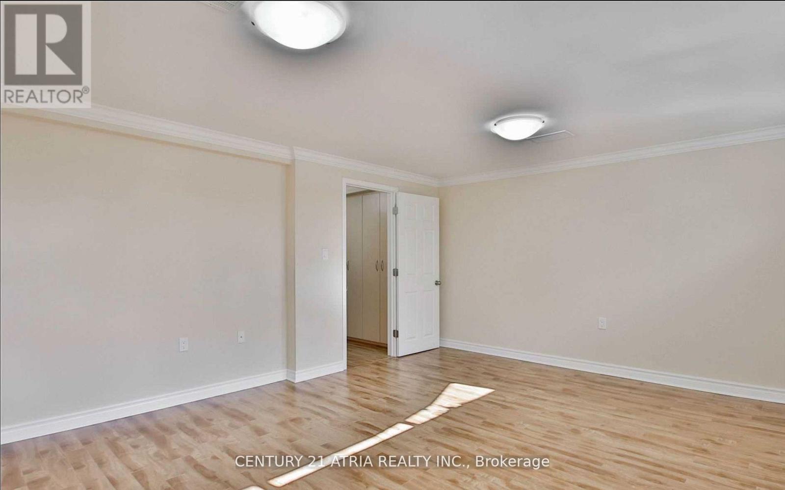 243 Harrygan Crescent, Richmond Hill, Ontario  L4C 4J2 - Photo 4 - N12855952