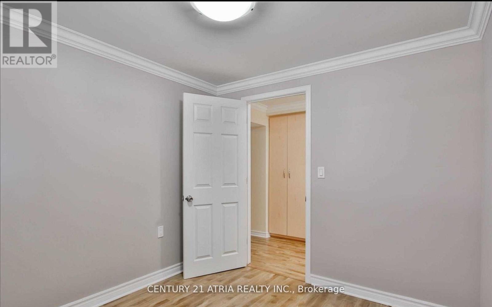 243 Harrygan Crescent, Richmond Hill, Ontario  L4C 4J2 - Photo 7 - N12855952