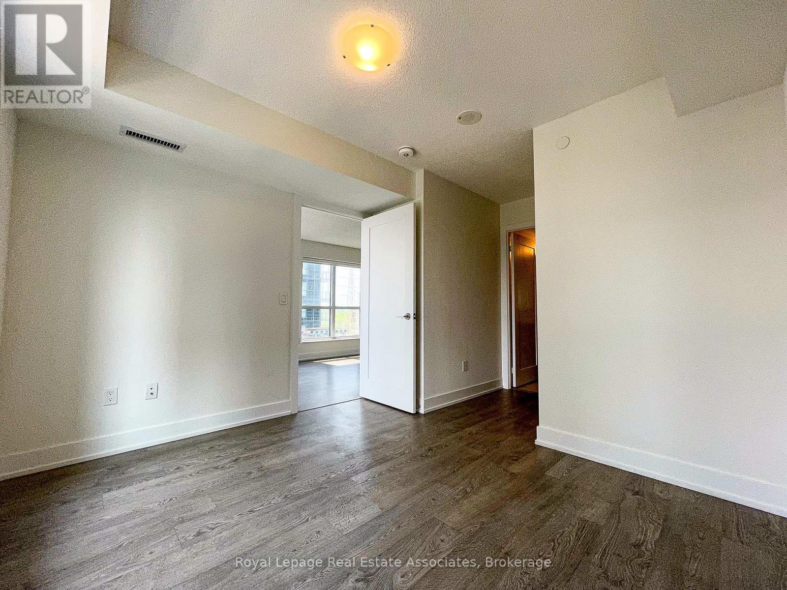 404 - 7 Mabelle Avenue, Toronto (Islington-City Centre West), Ontario  M5T 0C9 - Photo 8 - W12855756