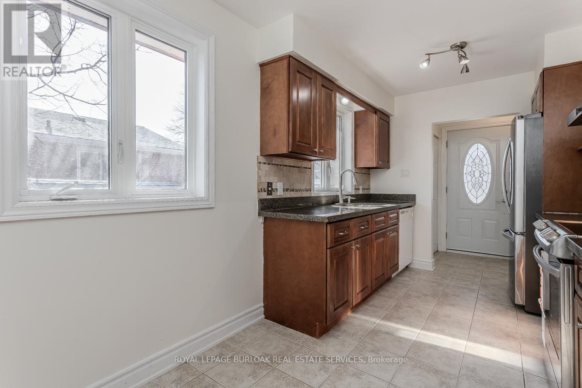 1294 Napier Crescent, Oakville, Ontario  L6H 2A4 - Photo 7 - W12855806