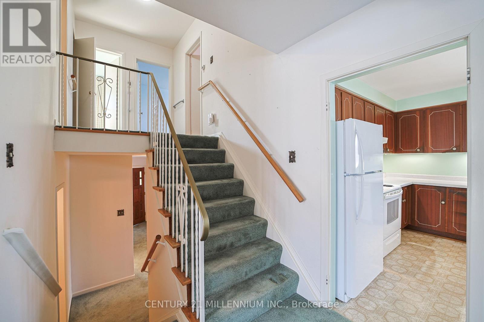 94 Norfield Crescent, Toronto (Elms-Old Rexdale), Ontario  M9W 1Y1 - Photo 10 - W12855828