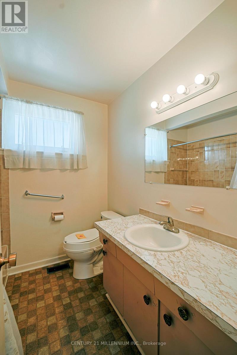 94 Norfield Crescent, Toronto (Elms-Old Rexdale), Ontario  M9W 1Y1 - Photo 15 - W12855828