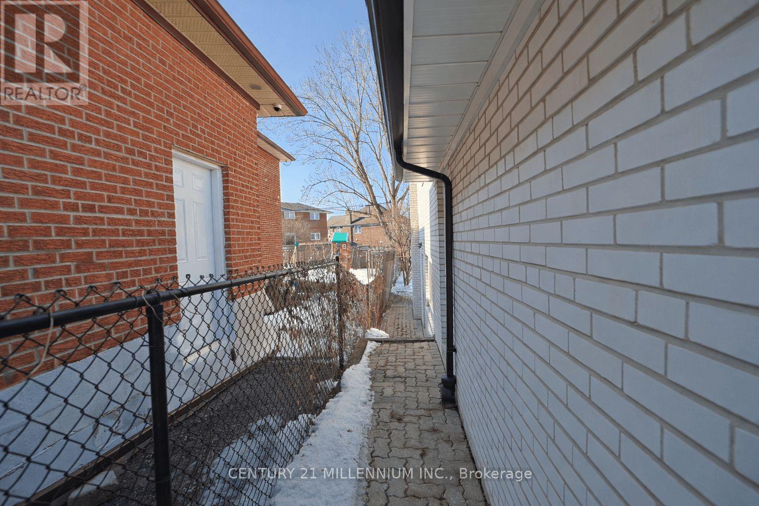 94 Norfield Crescent, Toronto (Elms-Old Rexdale), Ontario  M9W 1Y1 - Photo 29 - W12855828