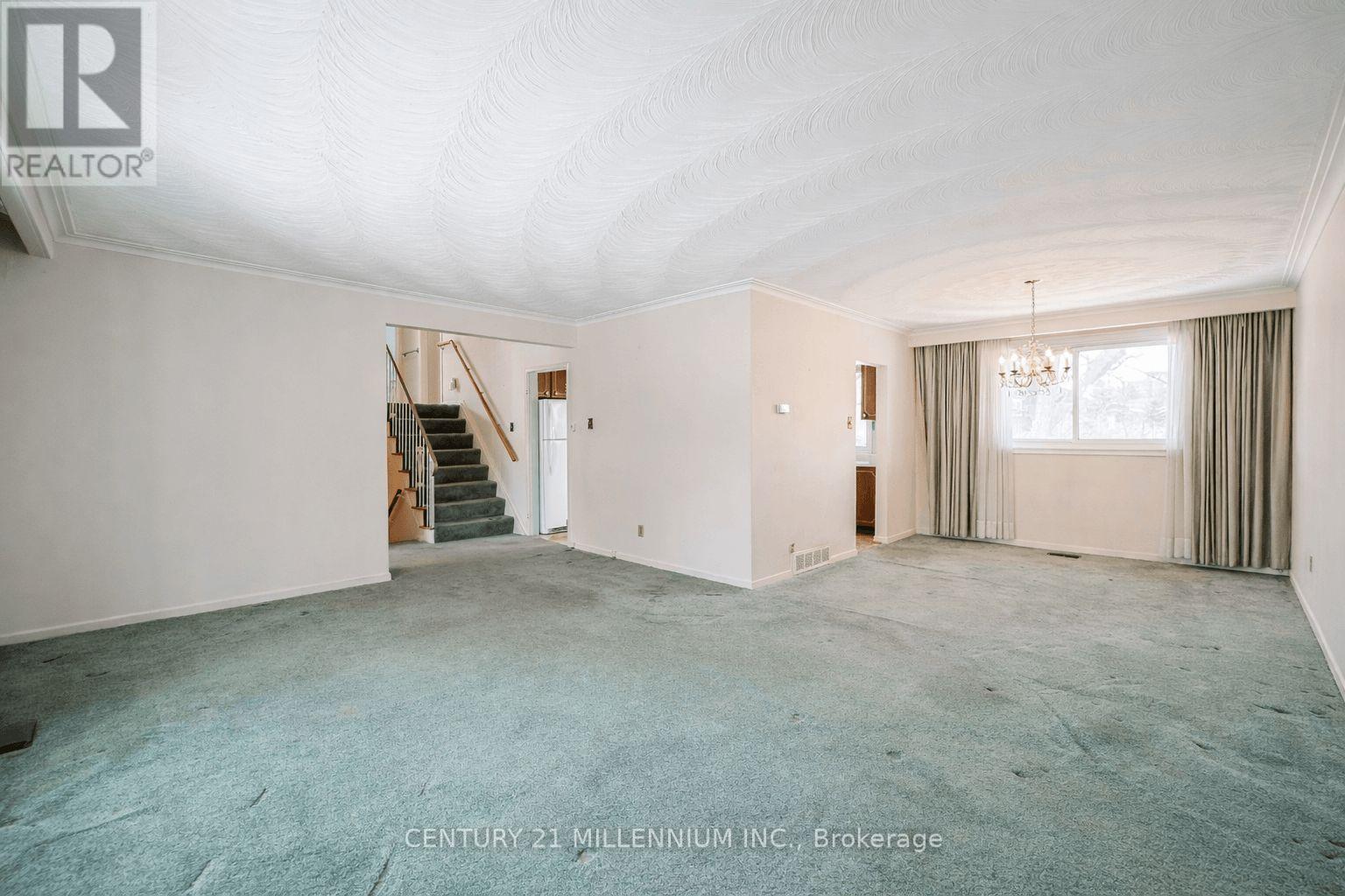 94 Norfield Crescent, Toronto (Elms-Old Rexdale), Ontario  M9W 1Y1 - Photo 3 - W12855828