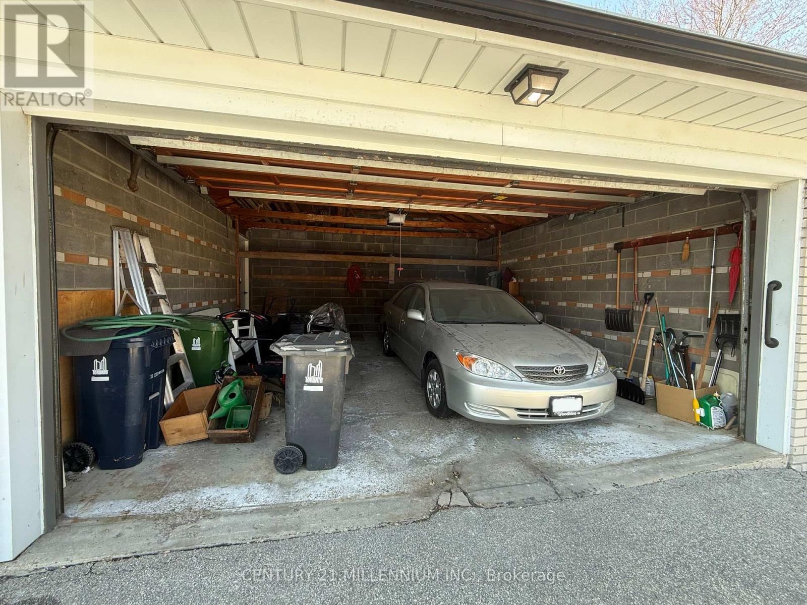 94 Norfield Crescent, Toronto (Elms-Old Rexdale), Ontario  M9W 1Y1 - Photo 35 - W12855828