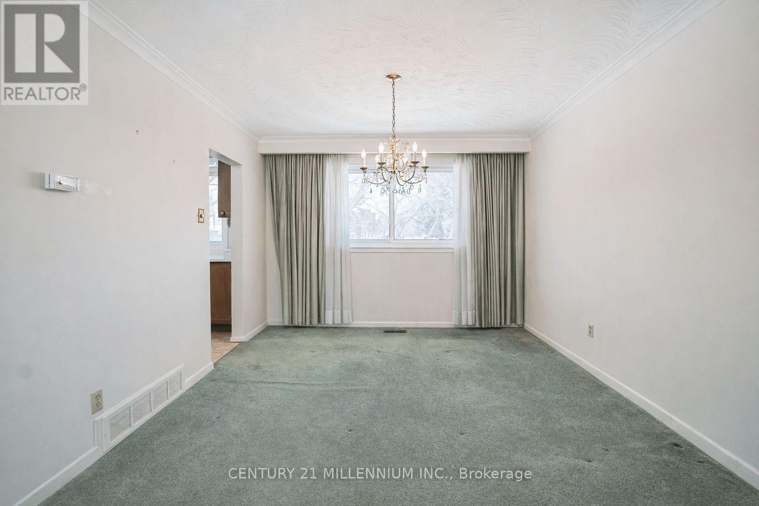 94 Norfield Crescent, Toronto (Elms-Old Rexdale), Ontario  M9W 1Y1 - Photo 4 - W12855828