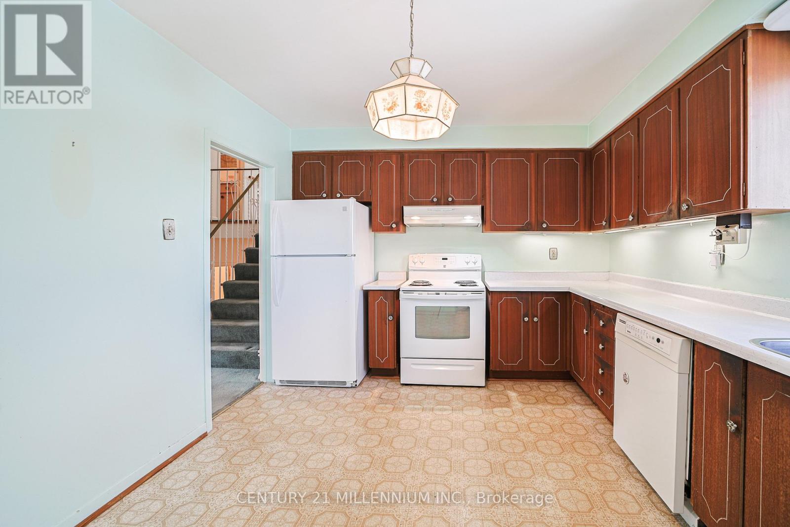 94 Norfield Crescent, Toronto (Elms-Old Rexdale), Ontario  M9W 1Y1 - Photo 8 - W12855828