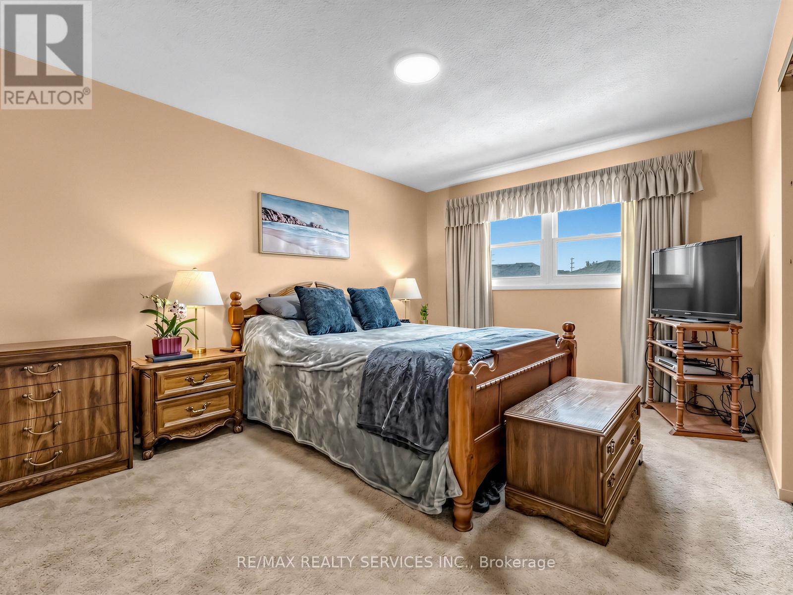 32 Helios Place, Brampton (Heart Lake West), Ontario  L6Z 2B2 - Photo 22 - W12855880