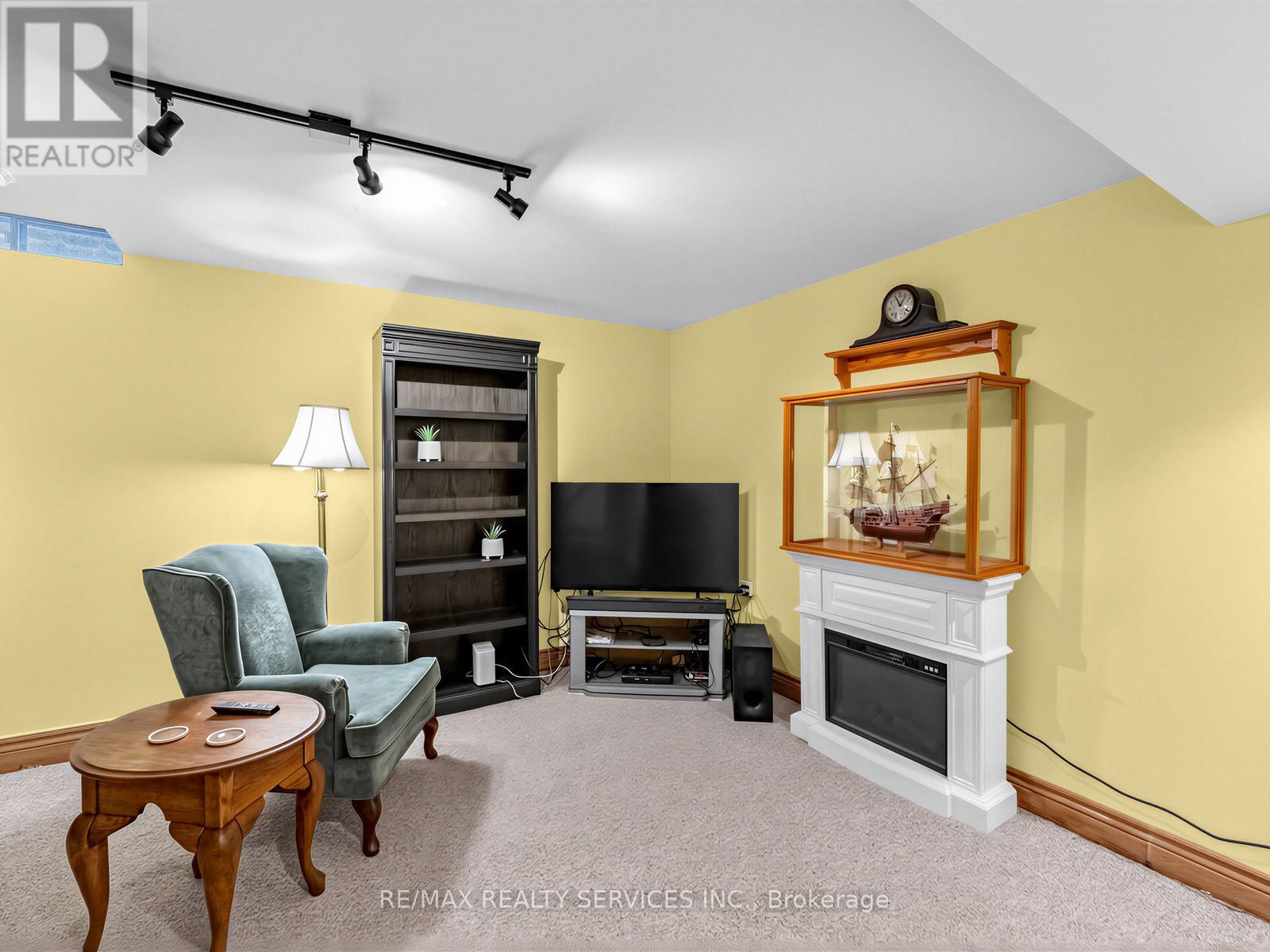 32 Helios Place, Brampton (Heart Lake West), Ontario  L6Z 2B2 - Photo 27 - W12855880