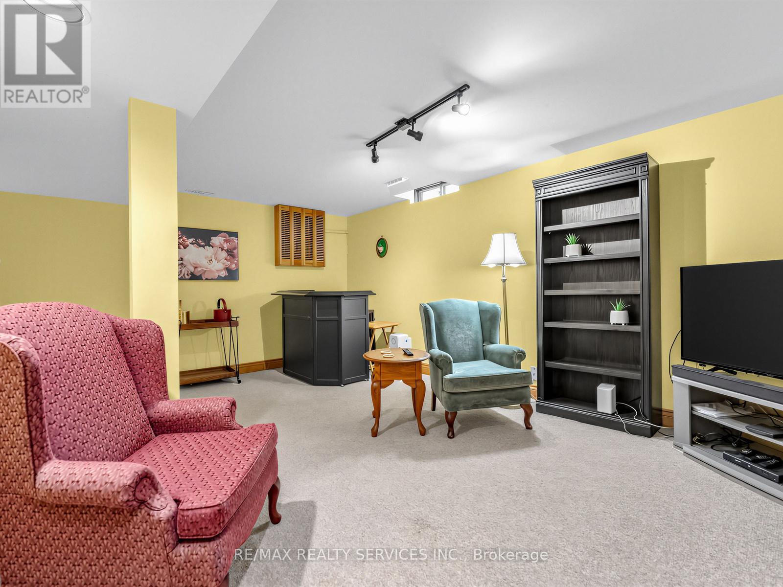 32 Helios Place, Brampton (Heart Lake West), Ontario  L6Z 2B2 - Photo 28 - W12855880