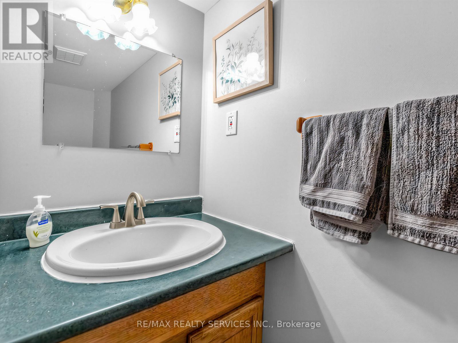 32 Helios Place, Brampton (Heart Lake West), Ontario  L6Z 2B2 - Photo 30 - W12855880