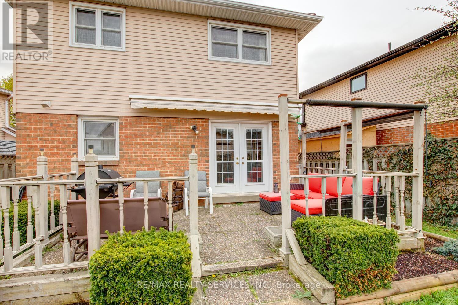 32 Helios Place, Brampton (Heart Lake West), Ontario  L6Z 2B2 - Photo 34 - W12855880