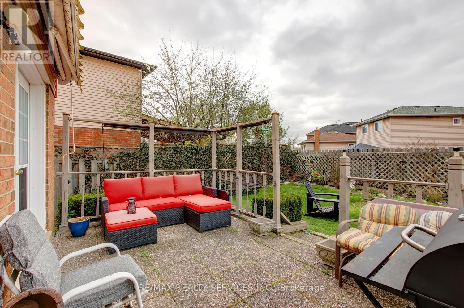 32 Helios Place, Brampton (Heart Lake West), Ontario  L6Z 2B2 - Photo 35 - W12855880