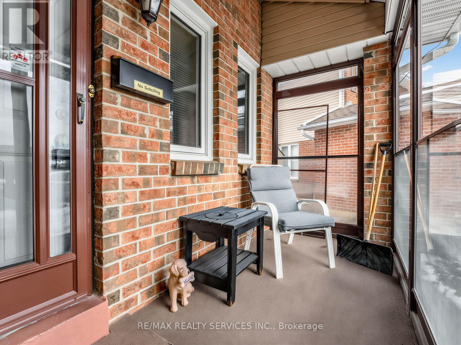 32 Helios Place, Brampton (Heart Lake West), Ontario  L6Z 2B2 - Photo 4 - W12855880