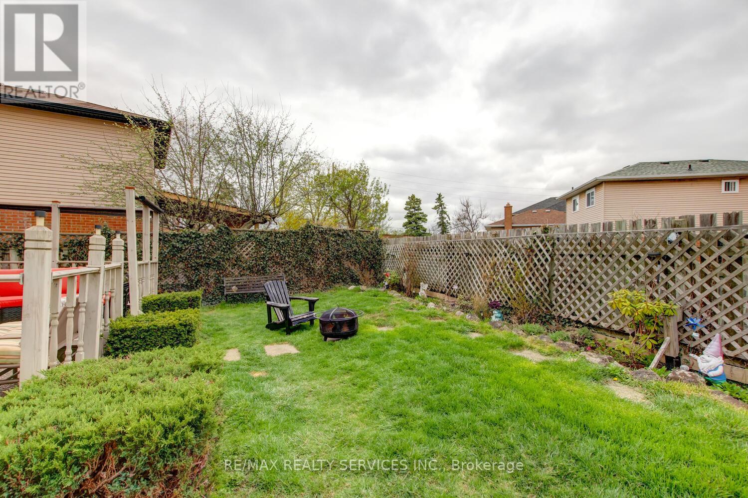 32 Helios Place, Brampton (Heart Lake West), Ontario  L6Z 2B2 - Photo 40 - W12855880