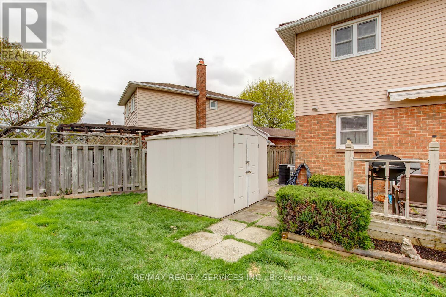 32 Helios Place, Brampton (Heart Lake West), Ontario  L6Z 2B2 - Photo 41 - W12855880