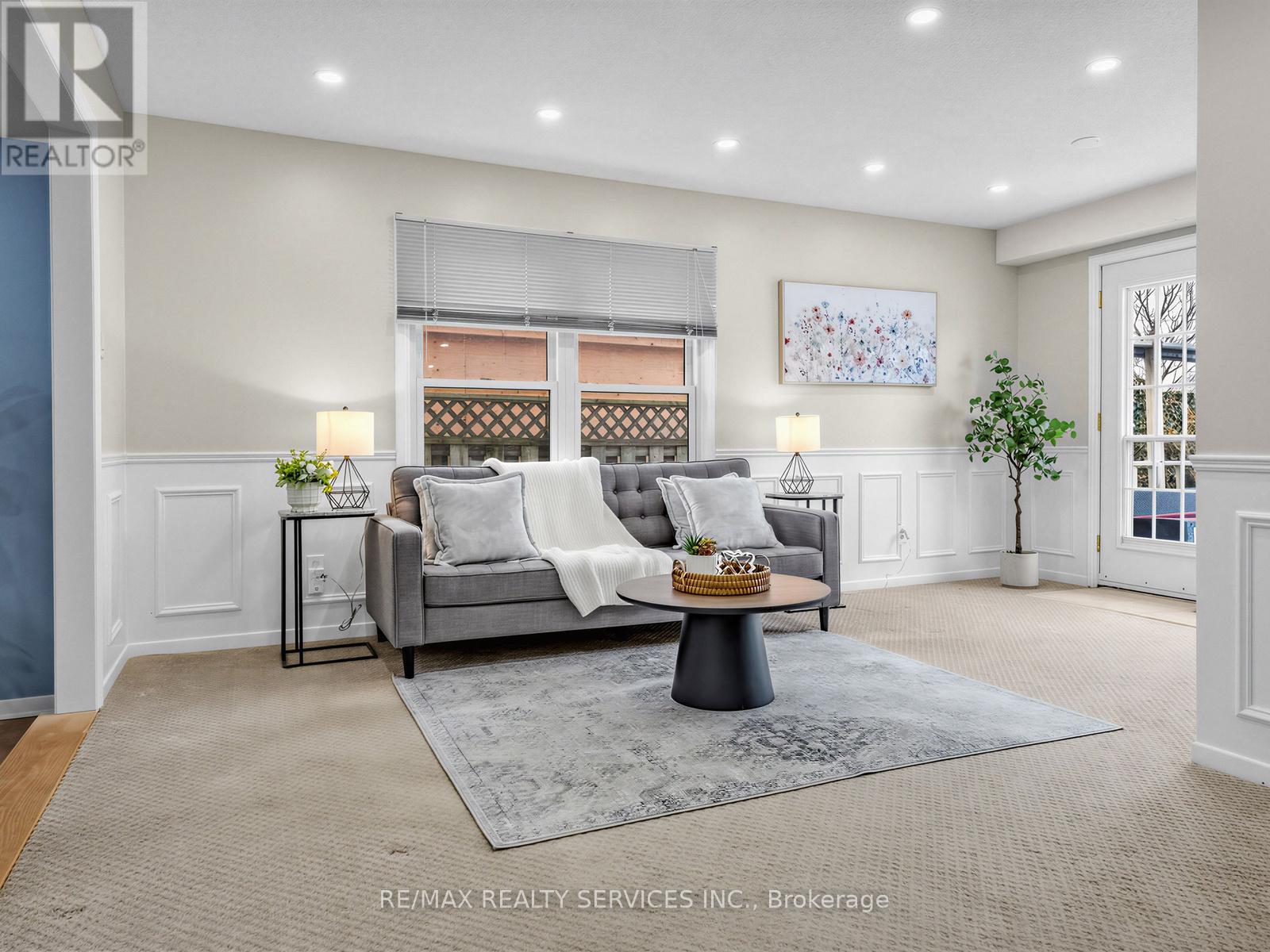 32 Helios Place, Brampton (Heart Lake West), Ontario  L6Z 2B2 - Photo 7 - W12855880