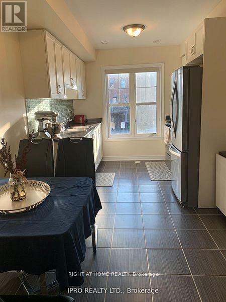 62 Soldier Street, Brampton (Northwest Brampton), Ontario  L7A 4B6 - Photo 4 - W12855976