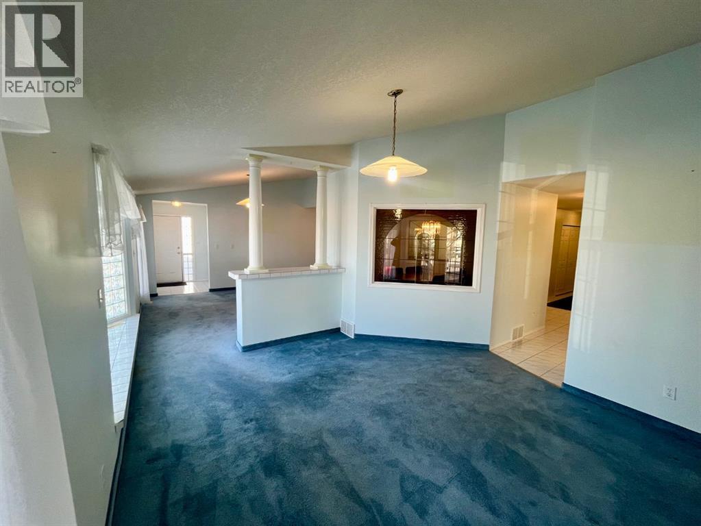 362 Boutin Avenue, Hinton, Alberta  T7V 1A2 - Photo 3 - A2285637