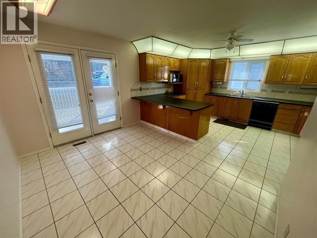 362 Boutin Avenue, Hinton, Alberta  T7V 1A2 - Photo 5 - A2285637