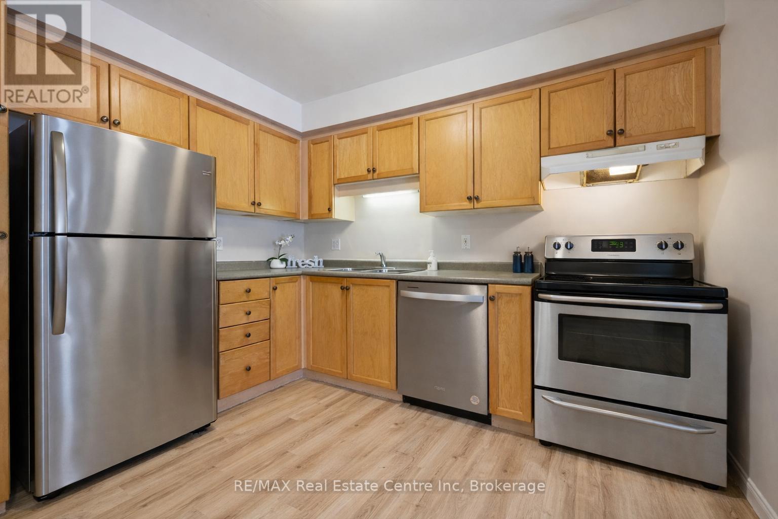 106 - 30 Imperial Road S, Guelph (Willow West/sugarbush/west Acres), Ontario  N1K 1Y1 - Photo 3 - X12788378