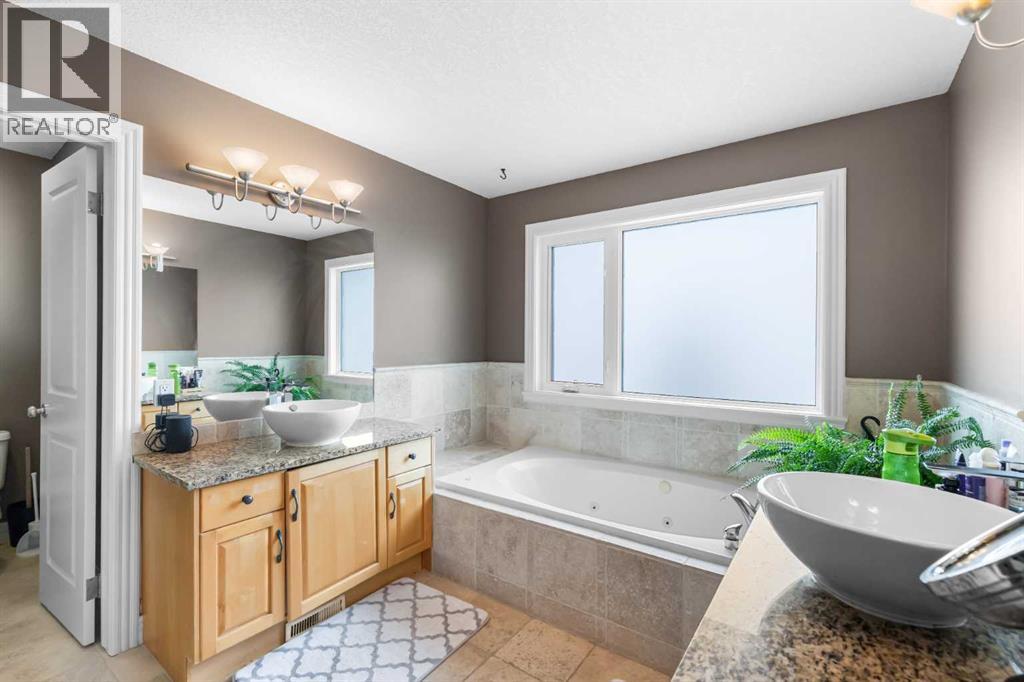 20 Royal Highland Court Nw, Calgary, Alberta  T3G 4Y2 - Photo 23 - A2282859