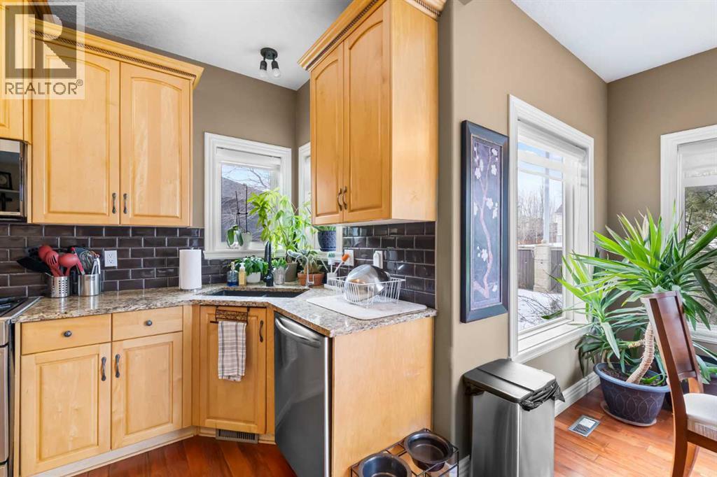 20 Royal Highland Court Nw, Calgary, Alberta  T3G 4Y2 - Photo 7 - A2282859