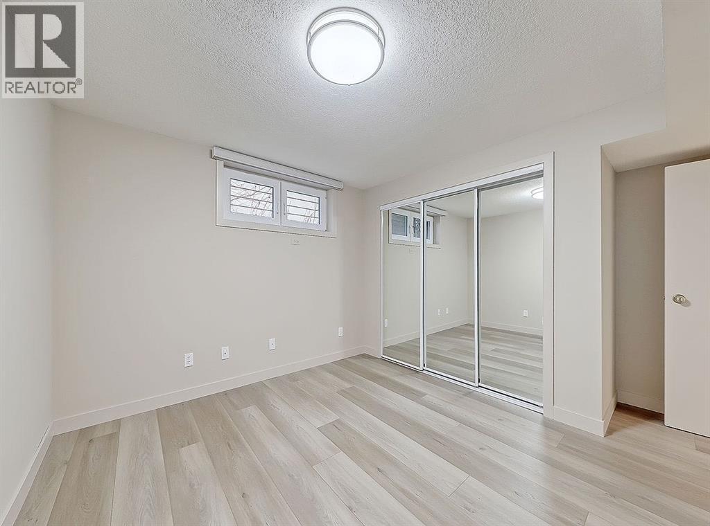 44 Granlea Place Sw, Calgary, Alberta  T3E 4K2 - Photo 18 - A2285137