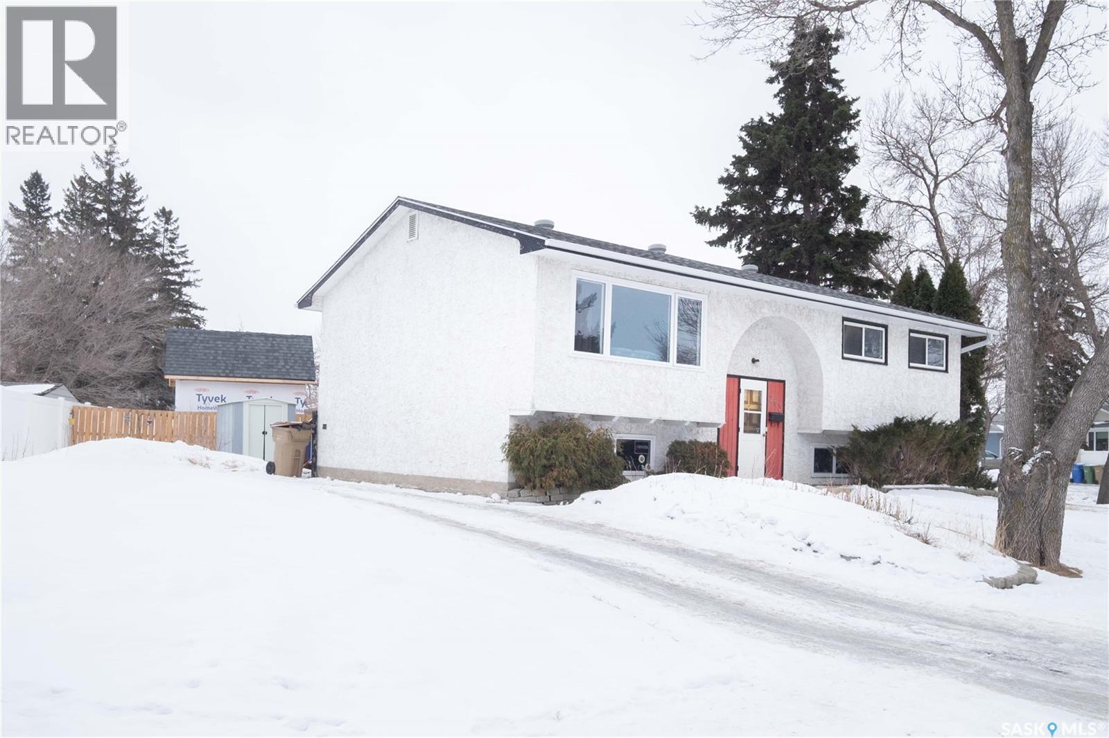 263 Fairview Road, Regina, Saskatchewan  S4R 5V1 - Photo 2 - SK029821