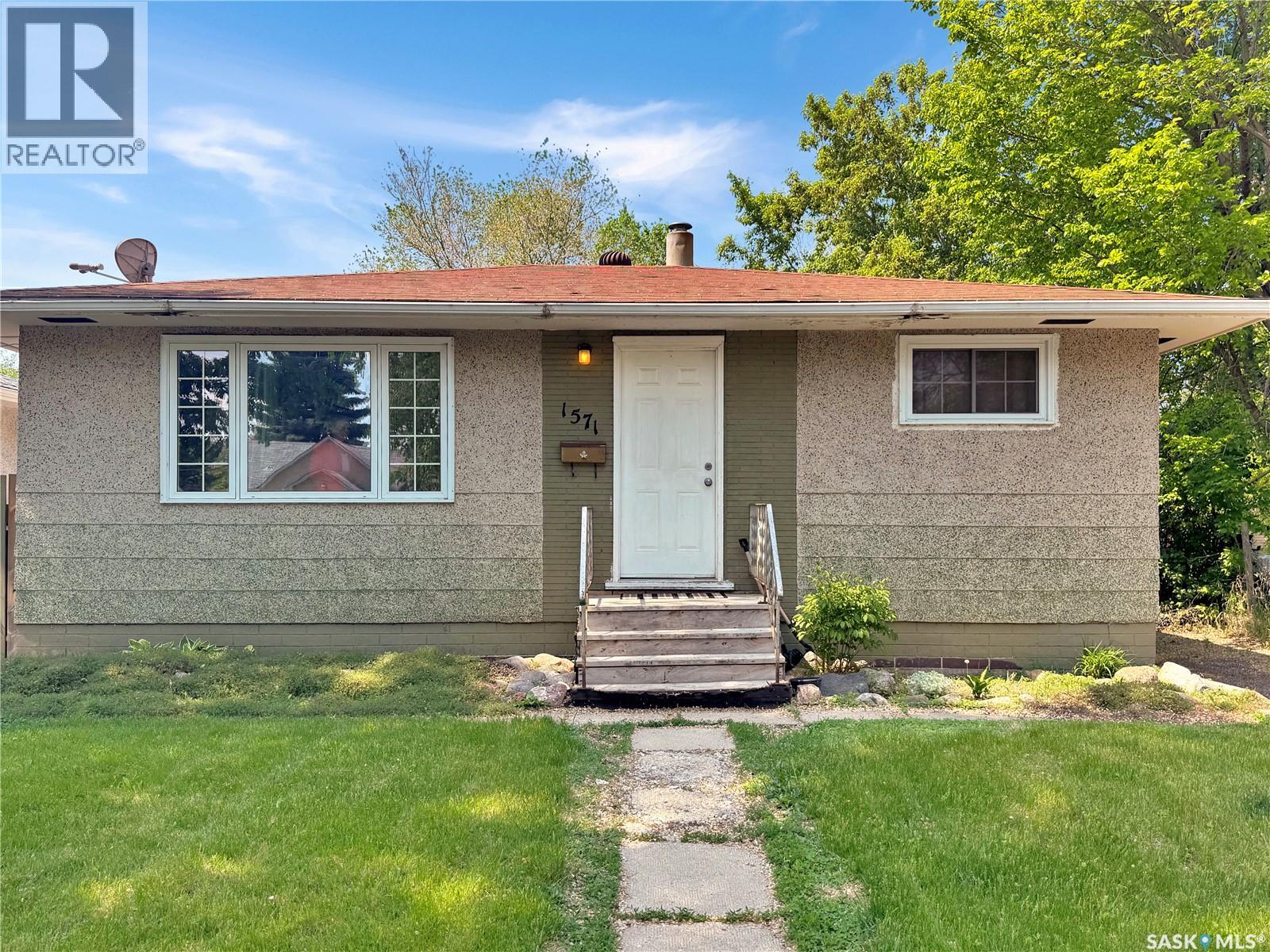 1571 105th Street, North Battleford, Saskatchewan  S9A 1T5 - Photo 1 - SK029730