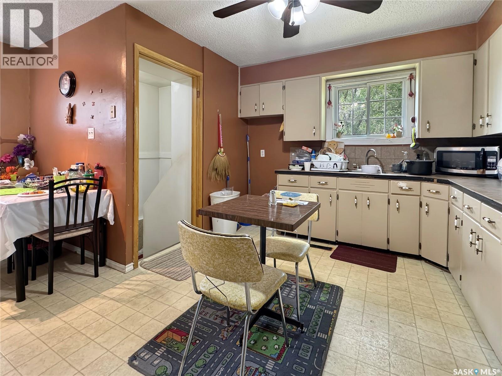 1571 105th Street, North Battleford, Saskatchewan  S9A 1T5 - Photo 2 - SK029730