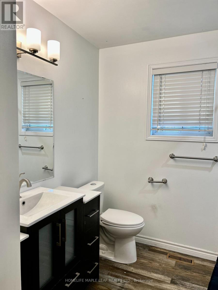 Upper - 14 Old Orchard Glen, Woodstock, Ontario  N4V 1G2 - Photo 14 - X12855798