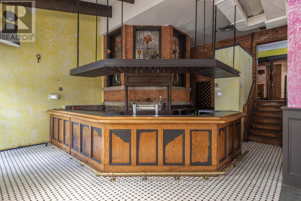 22 Academy Street, St. Catharines (Downtown), Ontario  L2R 4Z6 - Photo 16 - X12855940