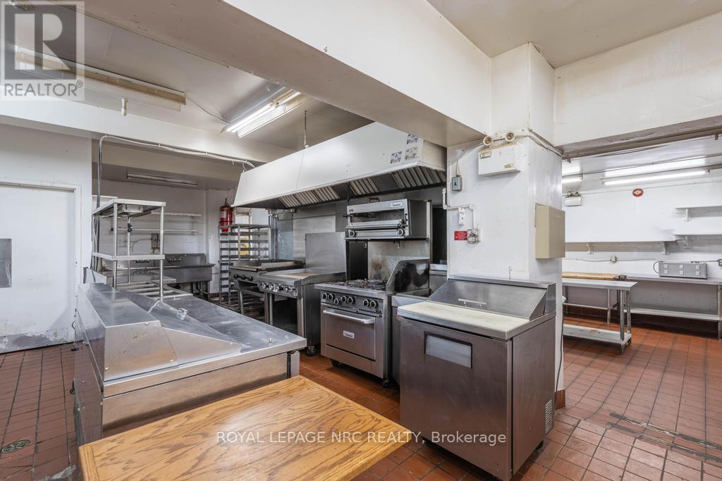 22 Academy Street, St. Catharines (Downtown), Ontario  L2R 4Z6 - Photo 24 - X12855940