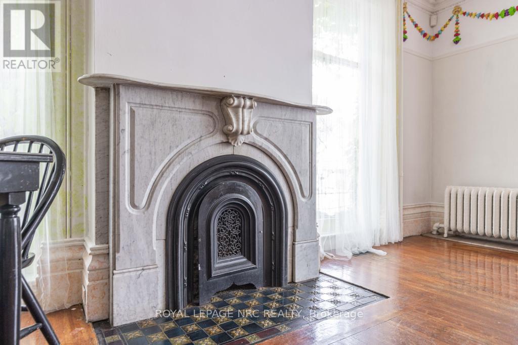 22 Academy Street, St. Catharines (Downtown), Ontario  L2R 4Z6 - Photo 28 - X12855940