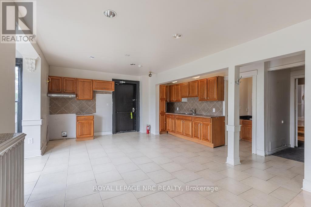 22 Academy Street, St. Catharines (Downtown), Ontario  L2R 4Z6 - Photo 30 - X12855940