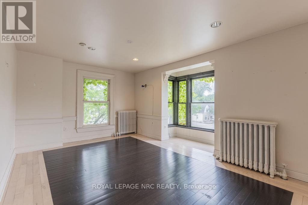 22 Academy Street, St. Catharines (Downtown), Ontario  L2R 4Z6 - Photo 31 - X12855940