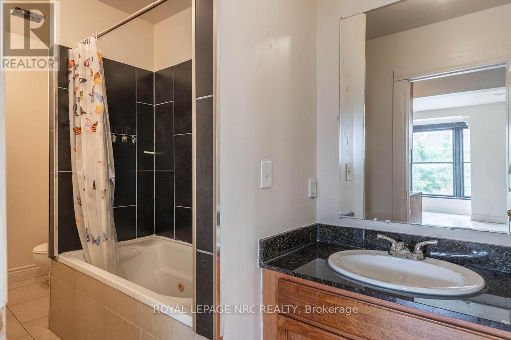 22 Academy Street, St. Catharines (Downtown), Ontario  L2R 4Z6 - Photo 32 - X12855940