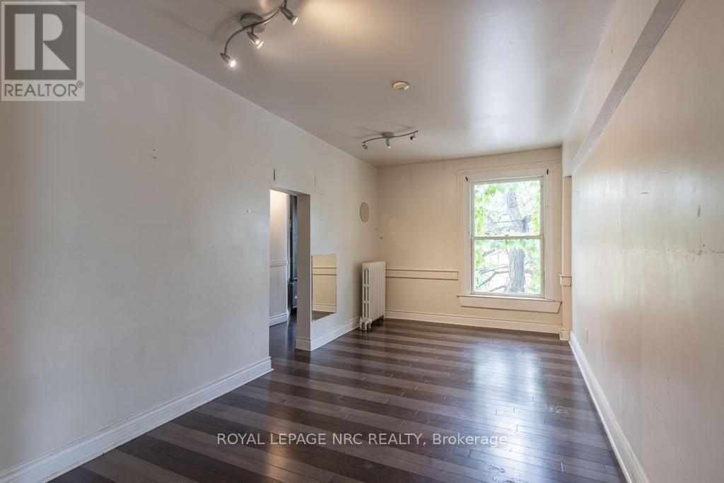 22 Academy Street, St. Catharines (Downtown), Ontario  L2R 4Z6 - Photo 33 - X12855940