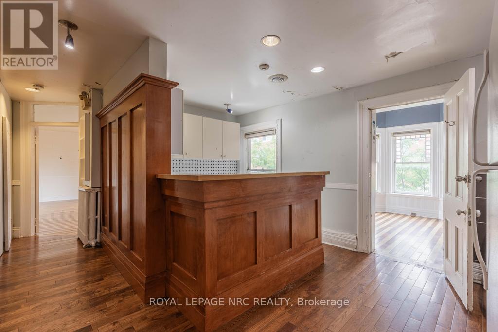 22 Academy Street, St. Catharines (Downtown), Ontario  L2R 4Z6 - Photo 34 - X12855940