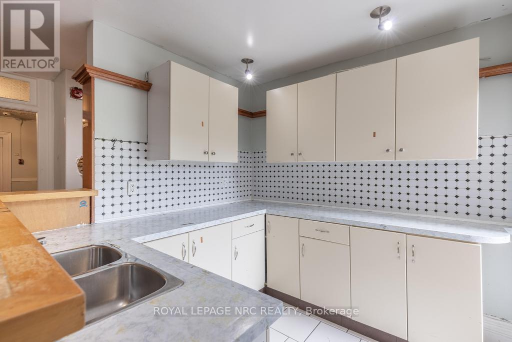 22 Academy Street, St. Catharines (Downtown), Ontario  L2R 4Z6 - Photo 35 - X12855940