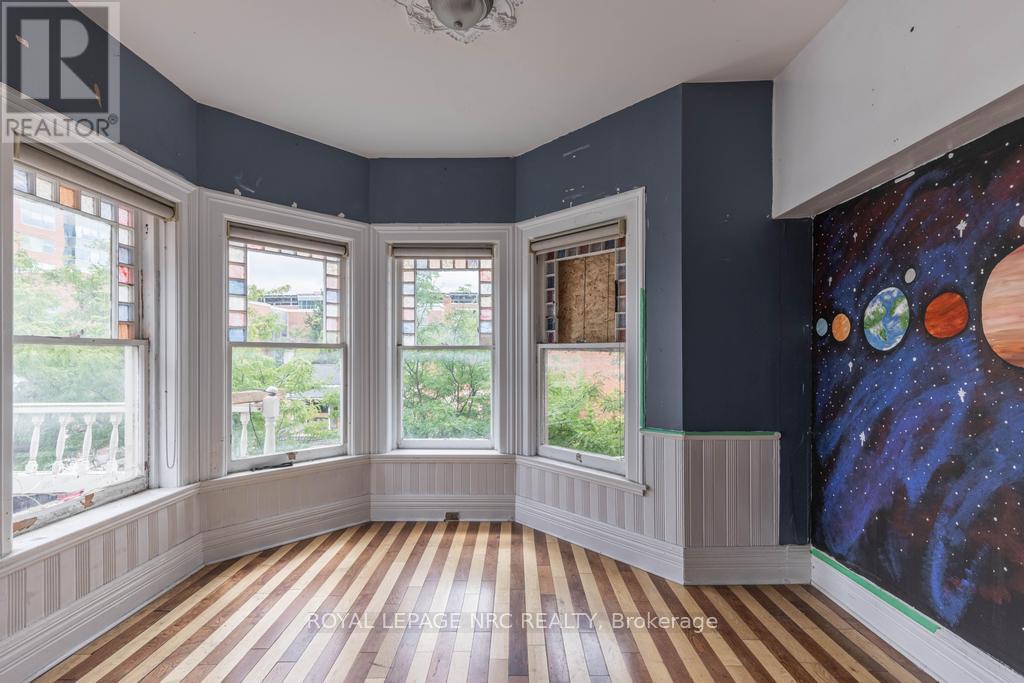 22 Academy Street, St. Catharines (Downtown), Ontario  L2R 4Z6 - Photo 36 - X12855940