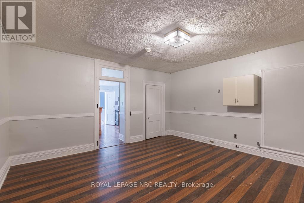 22 Academy Street, St. Catharines (Downtown), Ontario  L2R 4Z6 - Photo 37 - X12855940